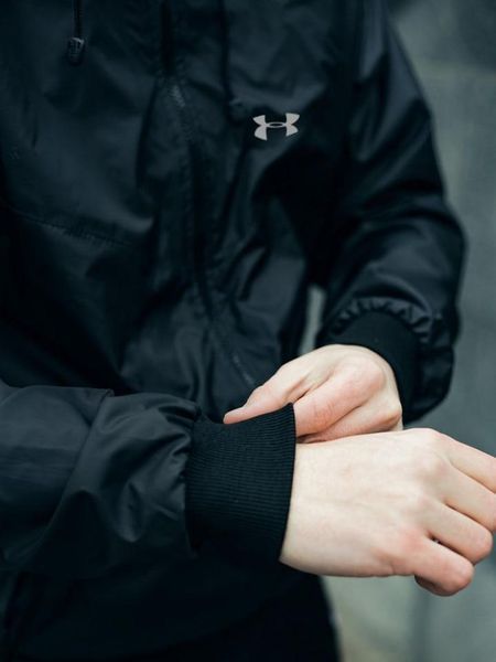 Вітрівка куртка чоловіча чорна Андер Армор under armour весняна осіння легка водовідштовхуюча 2495188806 фото