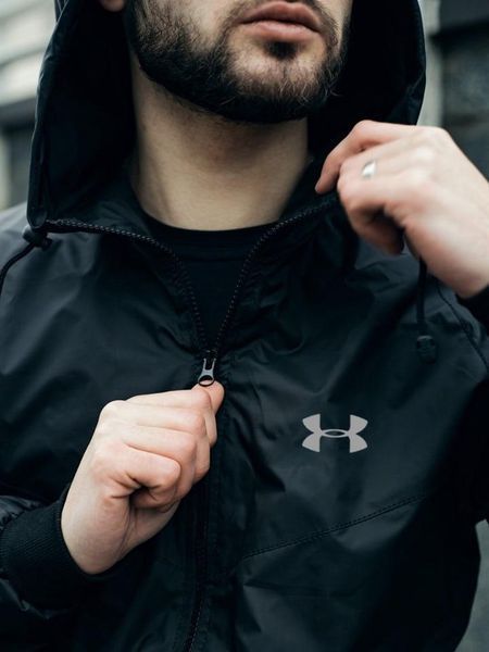 Вітрівка куртка чоловіча чорна Андер Армор under armour весняна осіння легка водовідштовхуюча 2495188806 фото