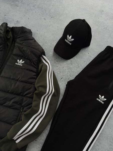 Комплект мужской Адидас Adidas спортивный костюм жилетка кепка весенний осенний 2623042032 фото