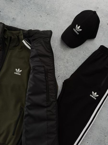 Комплект мужской Адидас Adidas спортивный костюм жилетка кепка весенний осенний 2623042032 фото