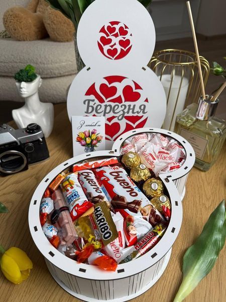 Подарок на 8 Марта Восьмерка с конфетами подарок Девушке Женщине Корпоративный подарок Размеры: 30/20/8,5 2528455659 фото